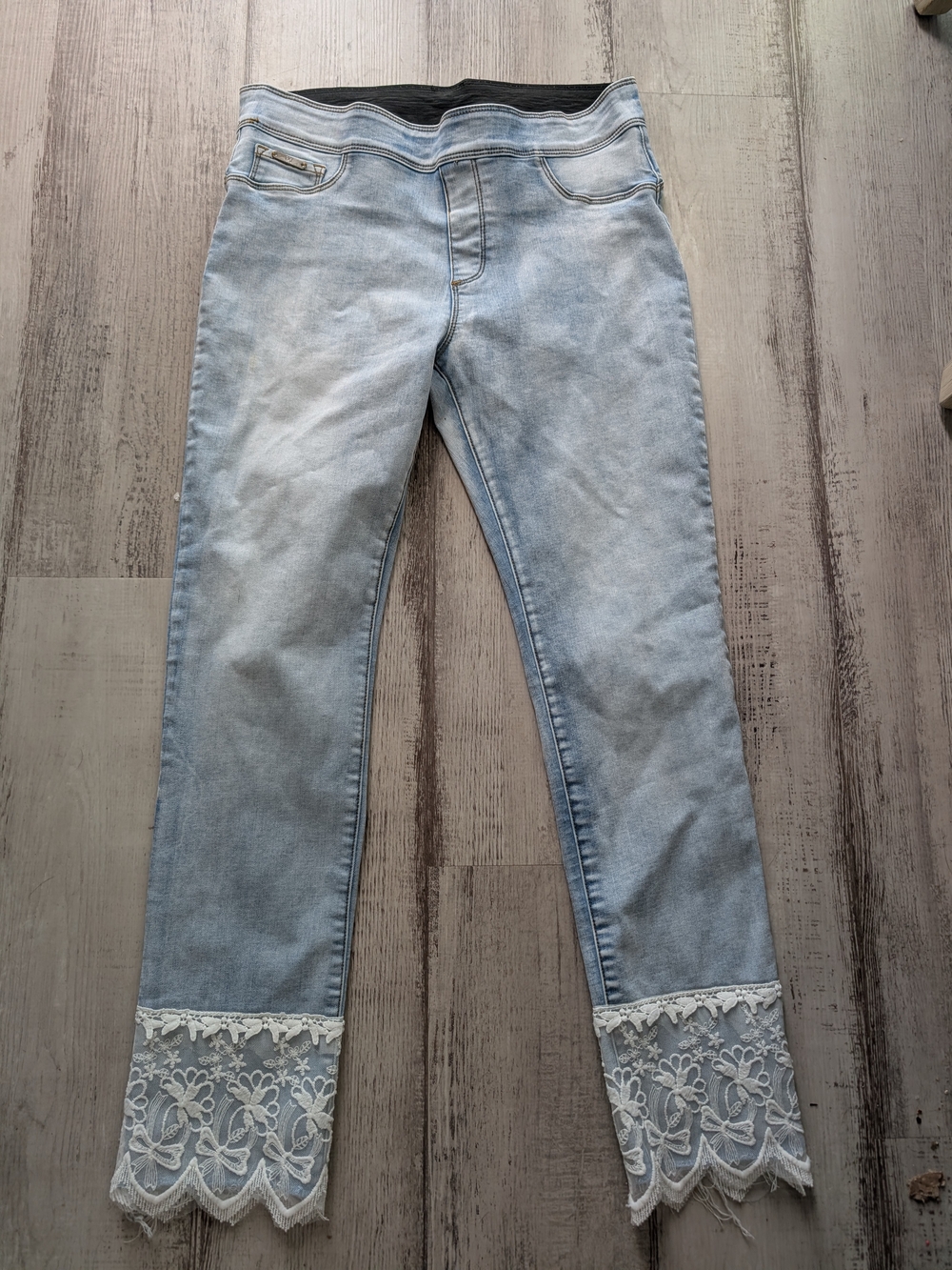 Coco + Carmen Light Blue Lace-Hem Cropped Jeans